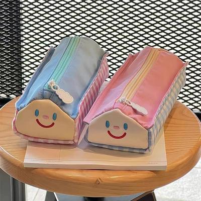Yeni Sevimli Ev İşlemeli Kalemlik Büyük Kapasiteli Taze ve Tatlı Çok Fonksiyonlu Gülen Yüz Öğrenciler İçin Saklama Çantası Kalem Kutusu