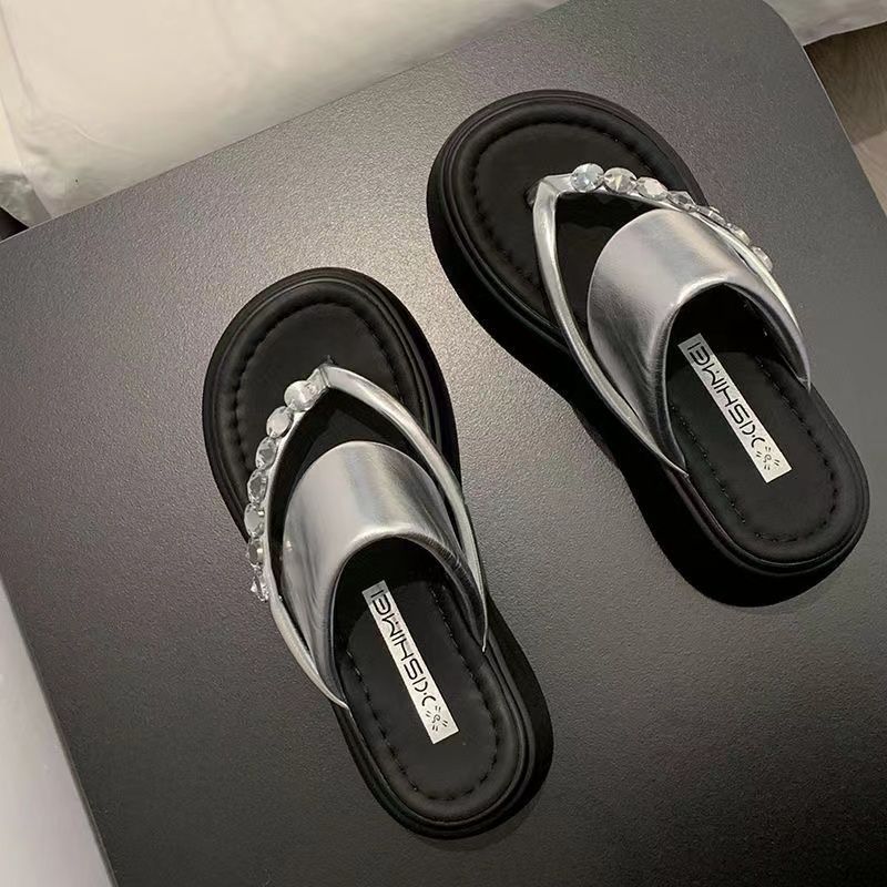 2025 new summer ins sandals small muffin popular flip-flops wear Korean version of premium rhinestone slippers