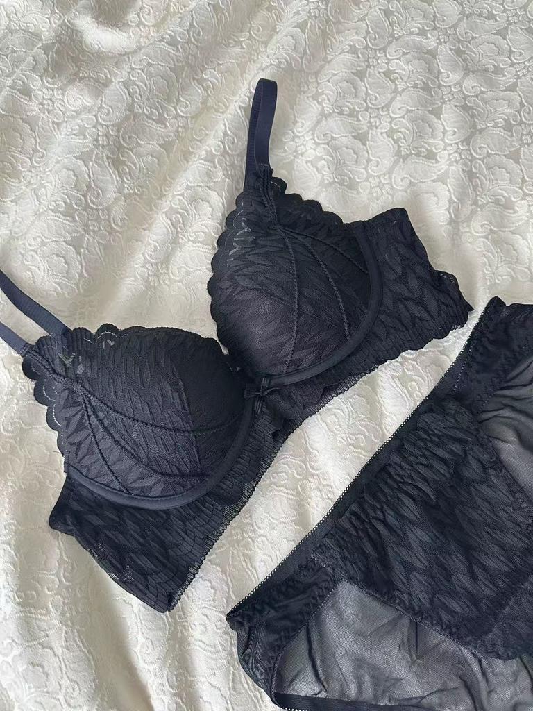 French pure lace sexy women without steel ring, double breasts, anti-sagging bra cover set burst