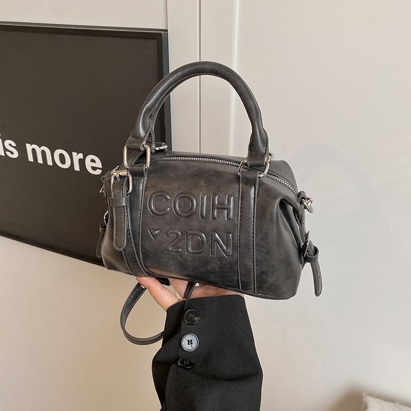 

2025 новая модная однотонная сумка через плечо, сумка-мессенджер, большая вместимость, повседневная, простая, с углубленными буквами, маленькая квадратная сумка 23*10*13