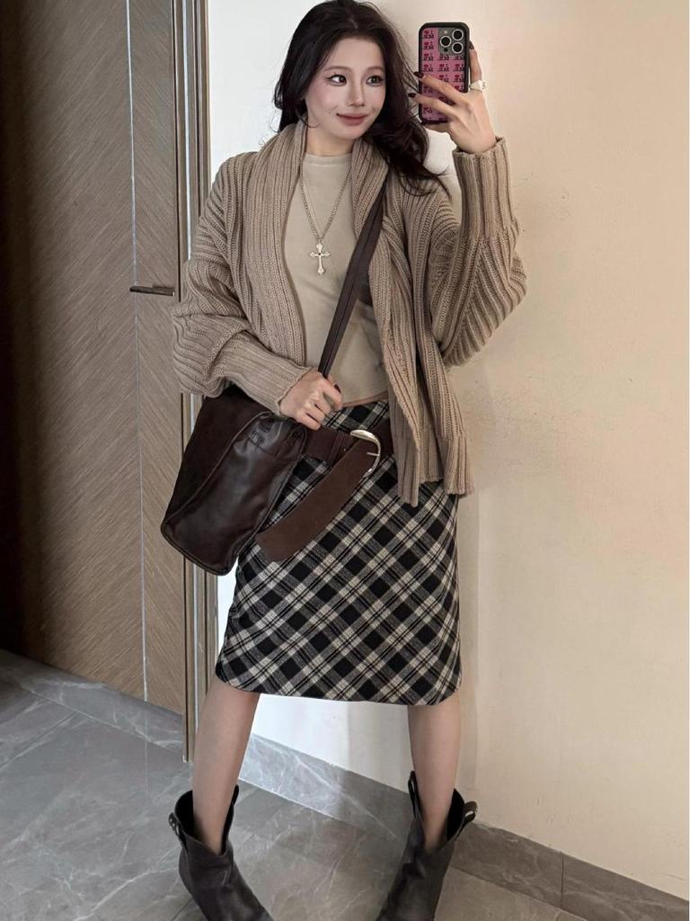 Korean Retro Wool Tweed Plaid Mid-Length Skirt for Women – Autumn/Winter Style