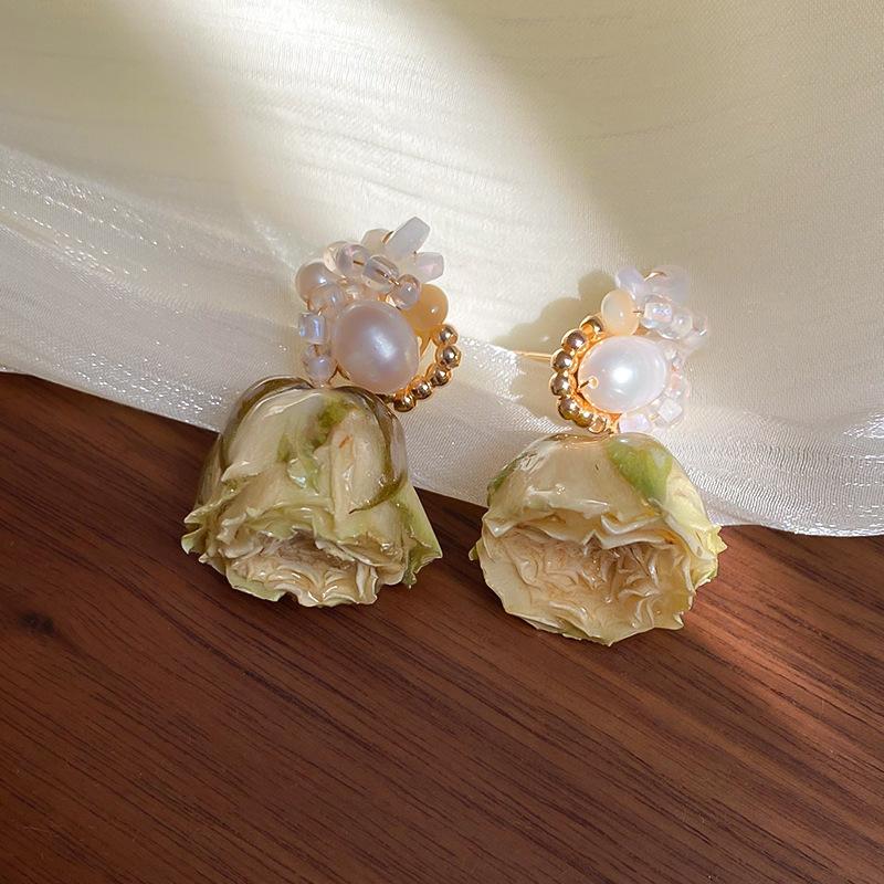 Gold Electroplated Zinc Alloy Needle Immortal Flower Earrings French Retro Freshwater Pearl Earring Light Luxury High-end Zircon