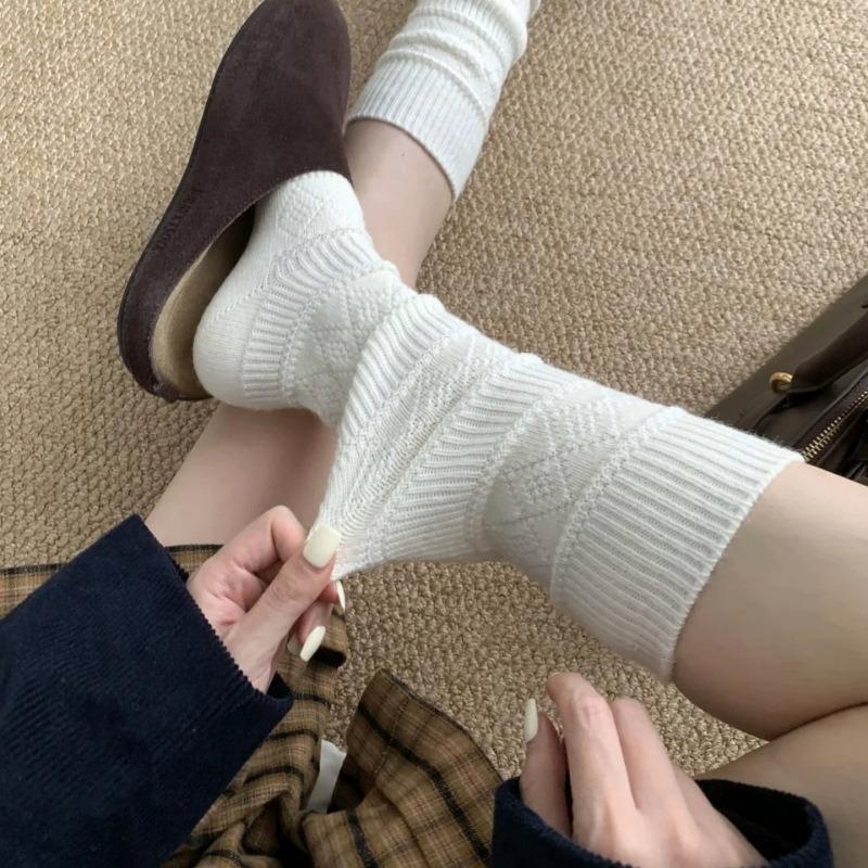 Winter and Autumn Checkered Dark Patterned Calf Socks, Warm and Slimming. Calf Socks for Children, Thick Wool Long Socks. College Style.