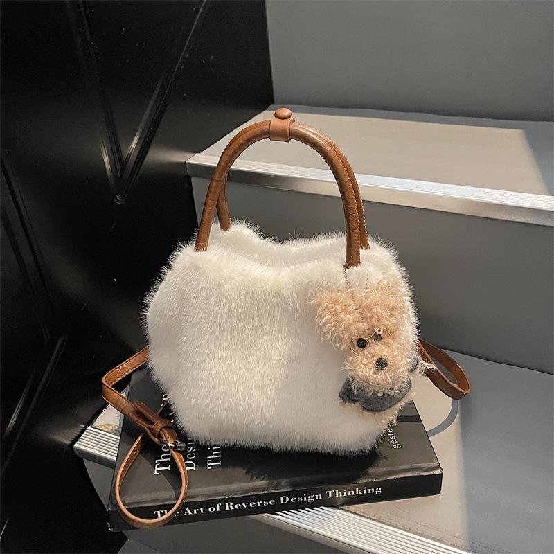 Autumn New Plush Bag Fashion Commuter Furry Messenger Bag Large Capacity Handbag Shoulder Armpit Bag