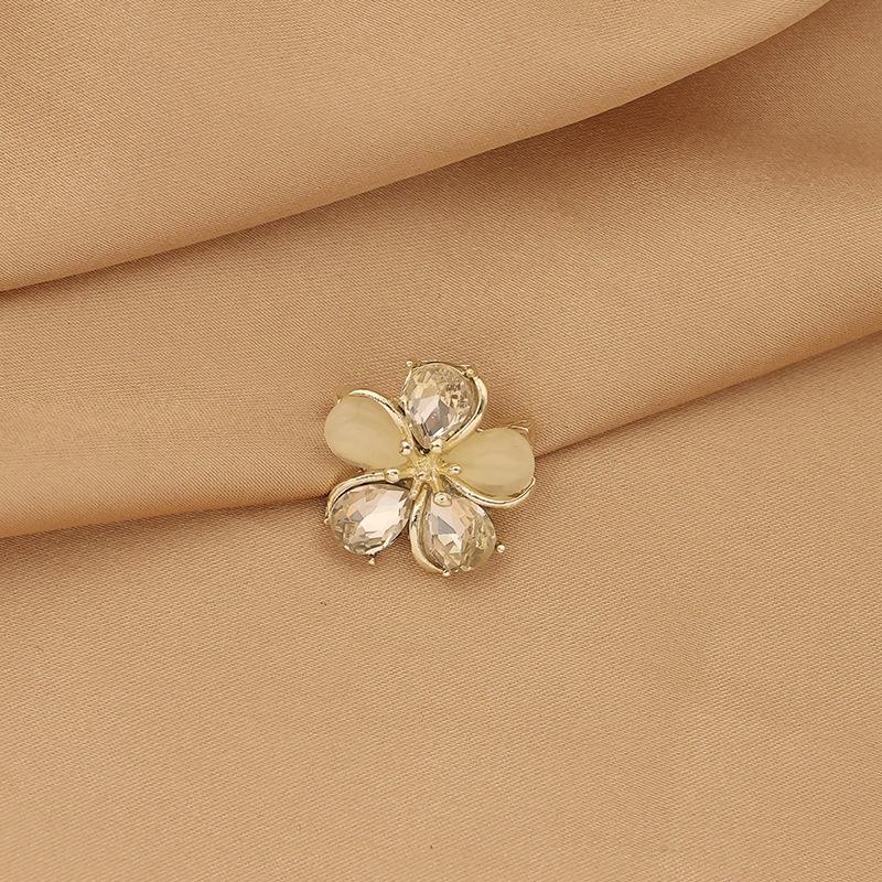 Gold beads small daisy flower brooch green leaf pearl pin niche high sense temperament suit corsage clothing accessories