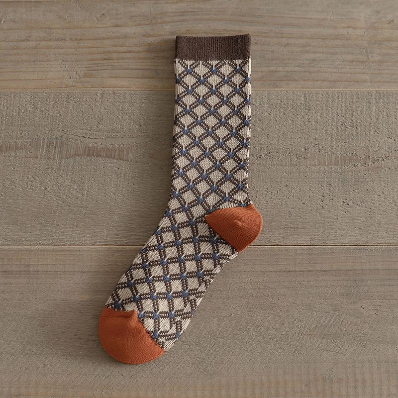 Autumn Winter Brown Mid Length Socks Fashion Grid Pattern Retro Fashion Mid Tube Sock Sweat Absorbing and Breathable Cotton Sock