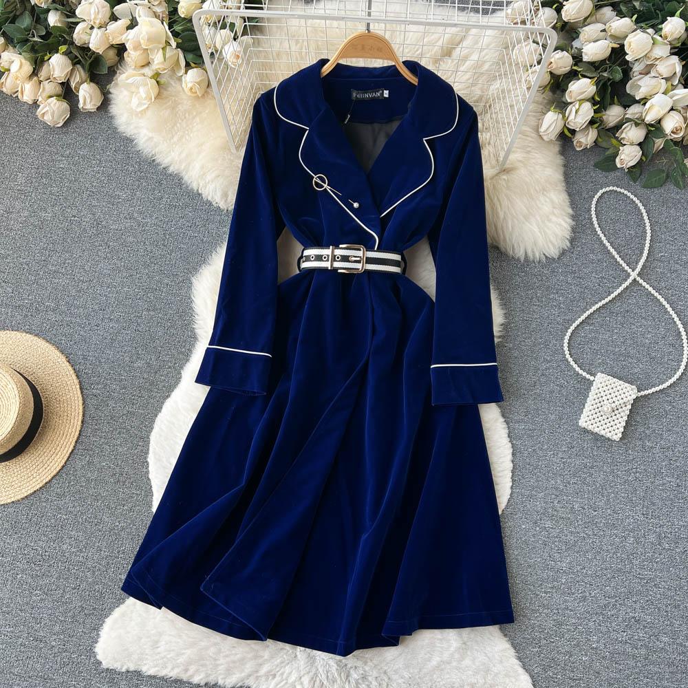 

Осень и зима новое двубортное двубортное длинное бархатное платье трапециевидной формы с v-образным вырезом и тонким краем