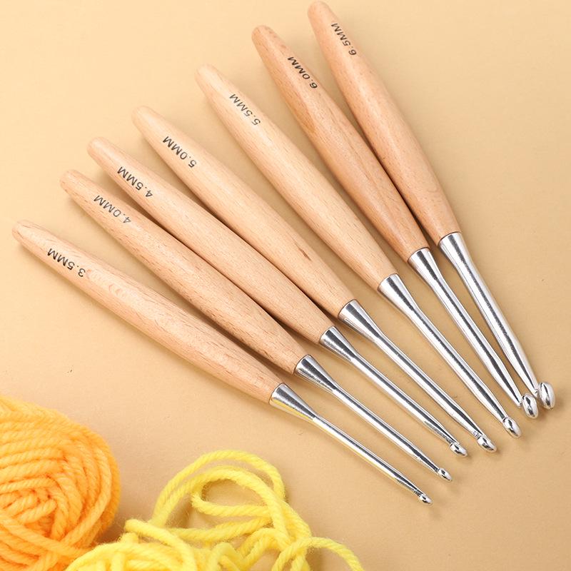 Premium Wooden Handle Crochet Hook - Handmade Knitting Tool for Sweaters and Thick Yarn