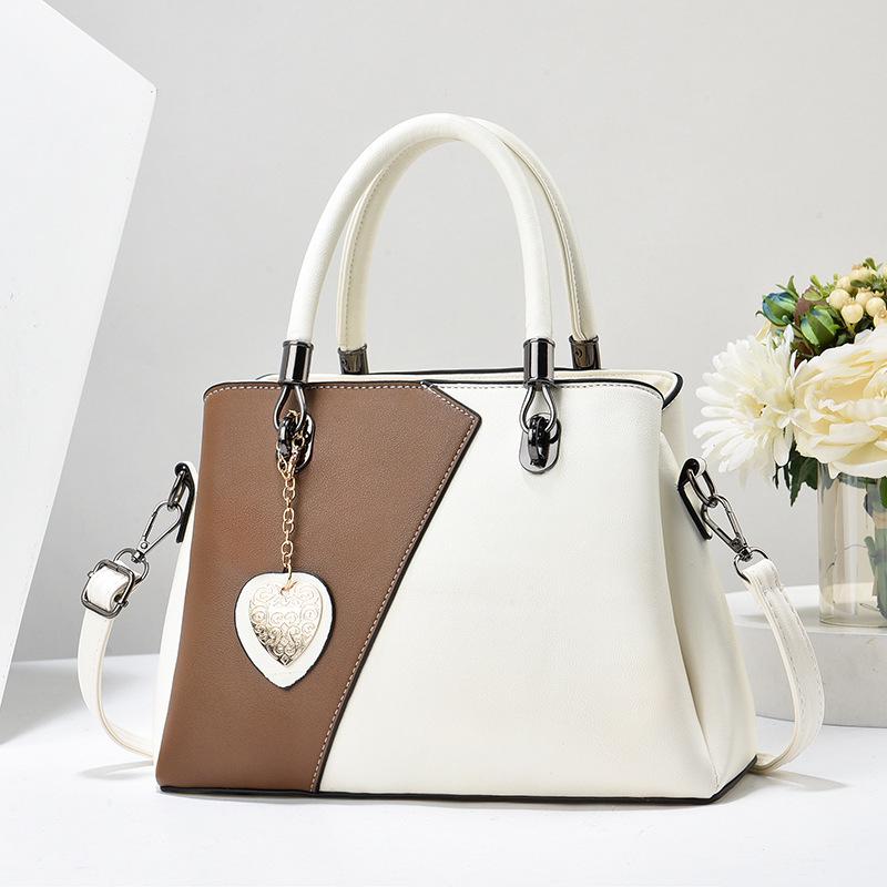 Элегантная красная сумочка на свадьбу свекрови или в подарок на День матери