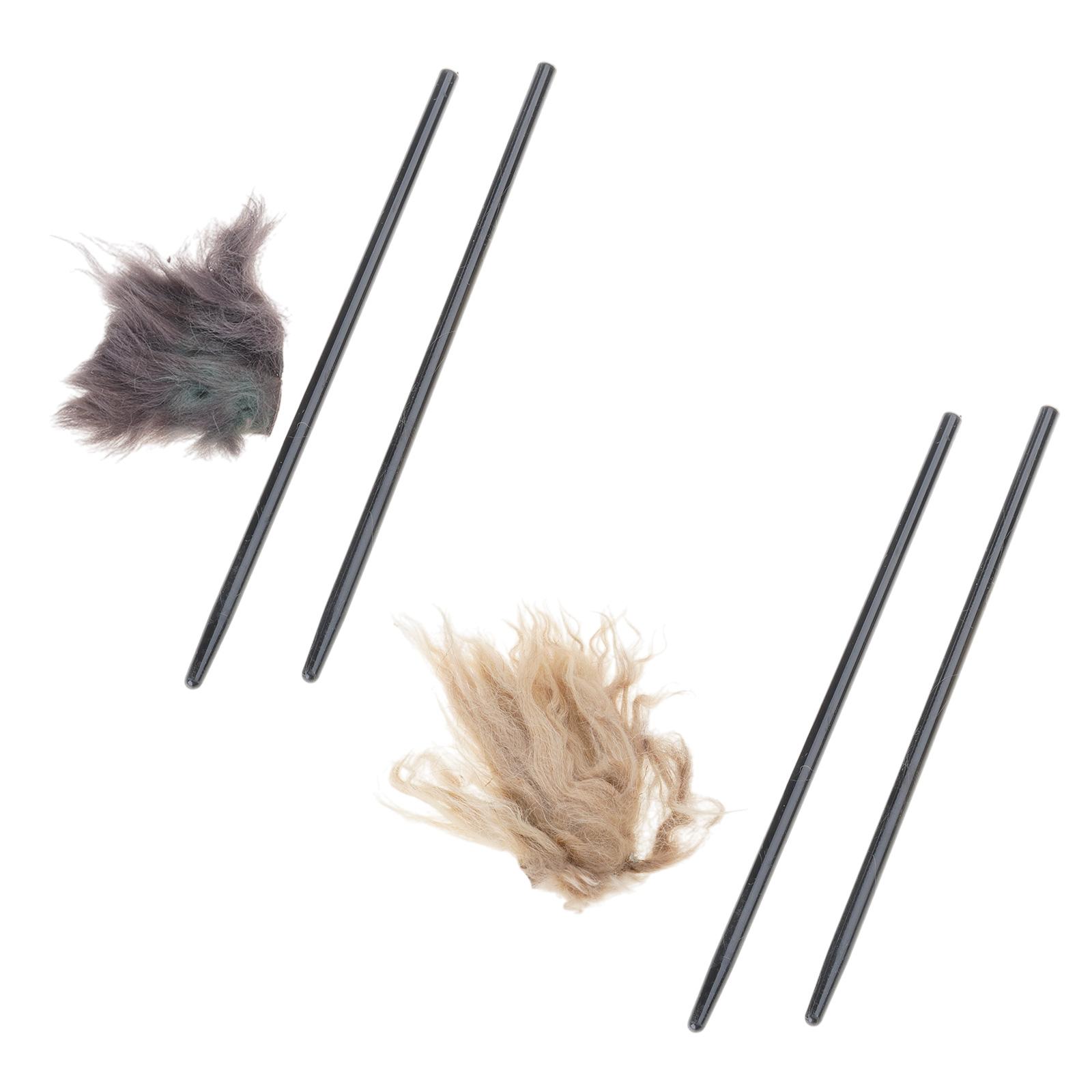 

Эксперимент со статическим электричеством включает пушистую подушечку и палочку для статического электричества для классного обучения и научного образования