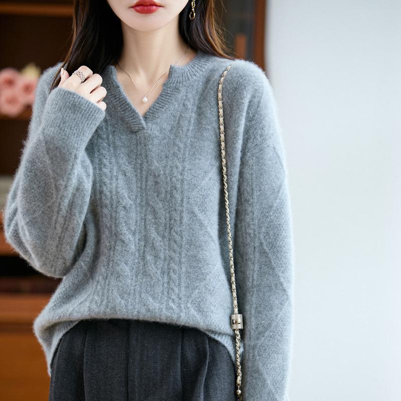 The New V-neck Twist Pullover Sweater for Autumn and Winter Is A Loose and Laid-back Style for Women, Paired with A Soft and Soft Knitted Top