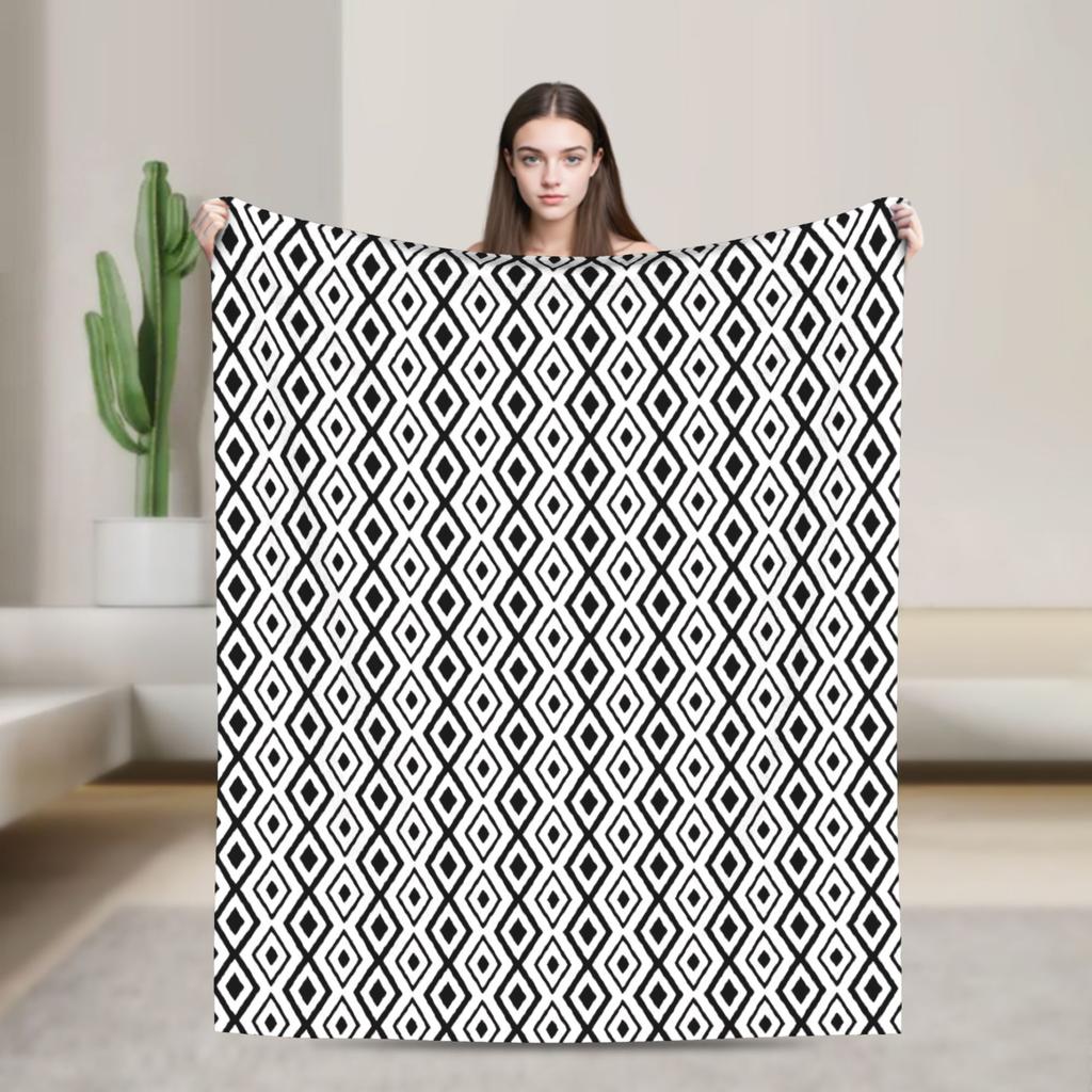Black and White Retro Super Warm Blanket Boy Girl Plush Throw Blanket Funny Living Room Flannel Bedspread Sofa Bed Cover
