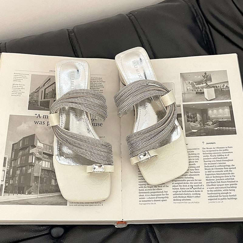 Niche design sense rhinestone sleeve toe slippers women's summer new light luxury slippers tide