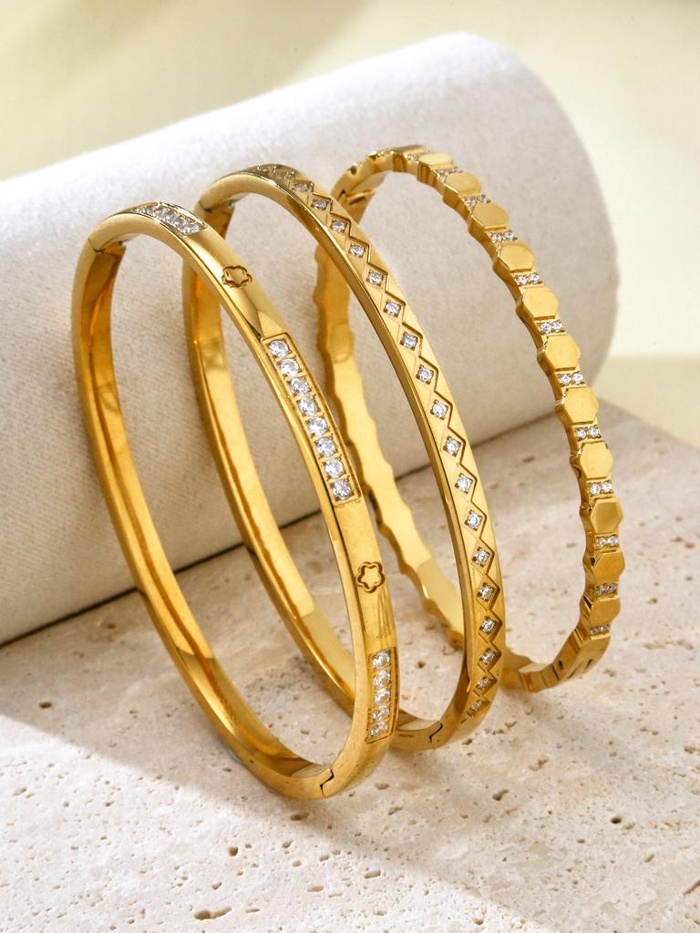 Fashion Simple Premium Feeling Stainless Steel 18K Gold Plated And Diamonds Clover Geometric Pattern Bracelet For Women