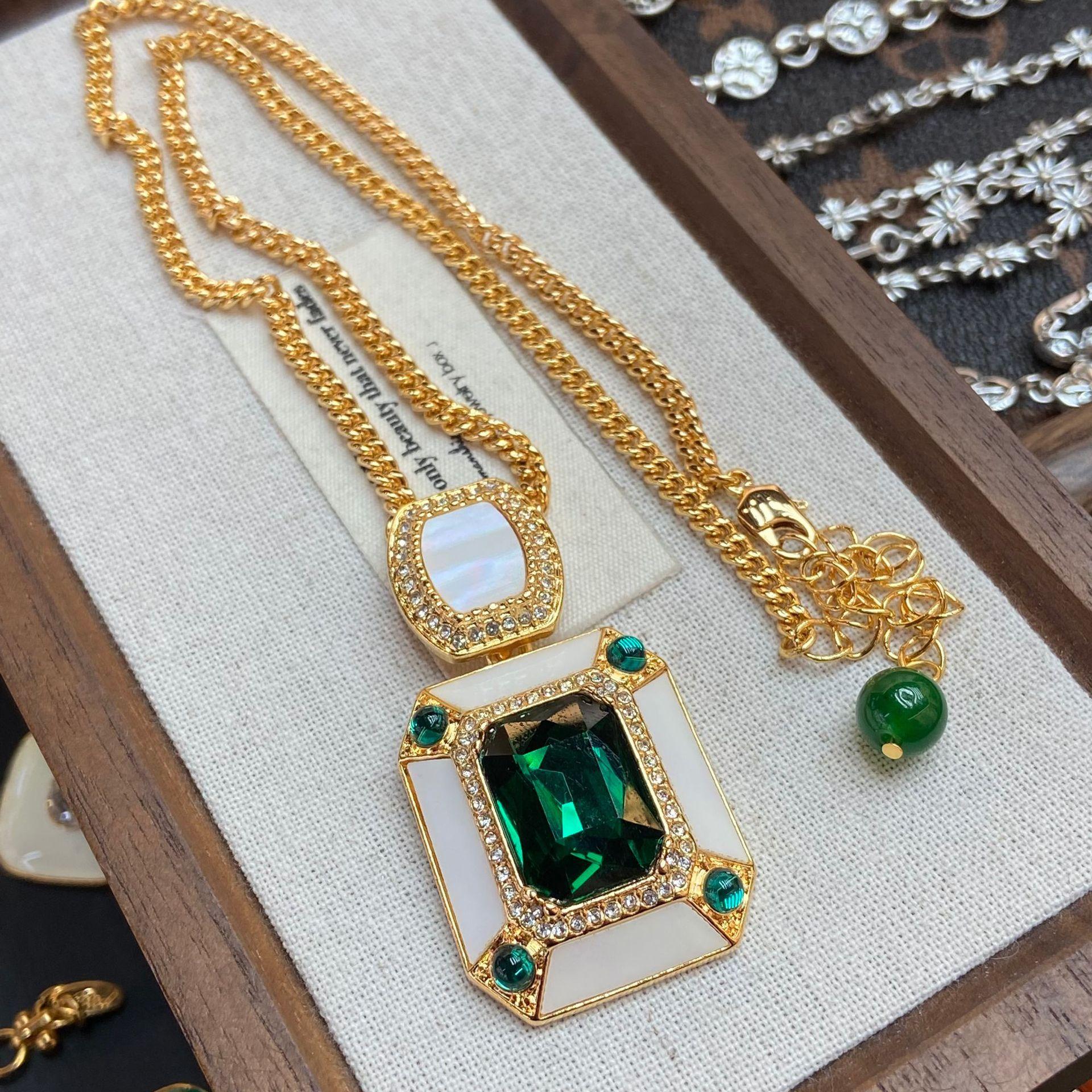 Medieval Vintage High-Grade Emerald Crystal Necklace Slightly Inlaid With Zircon, Personalized Fashion High-End Earrings