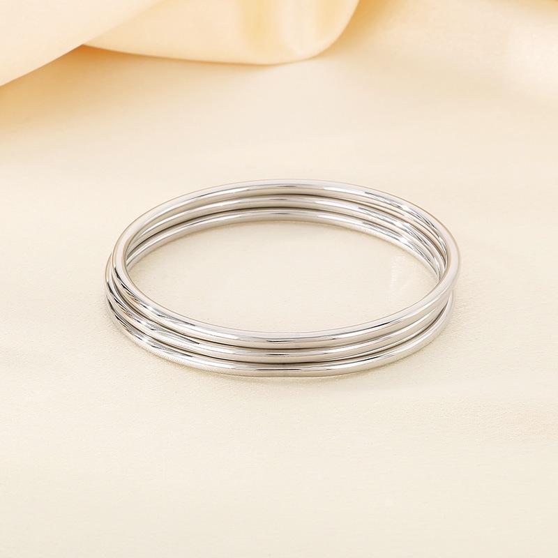 Europäischer & Amerikanischer Stil Stapelbare 3mm Edelstahl 304 Schlichte Drahtarmreifen - Mehrfarbig, Nahtlos, Einteiliges Design.