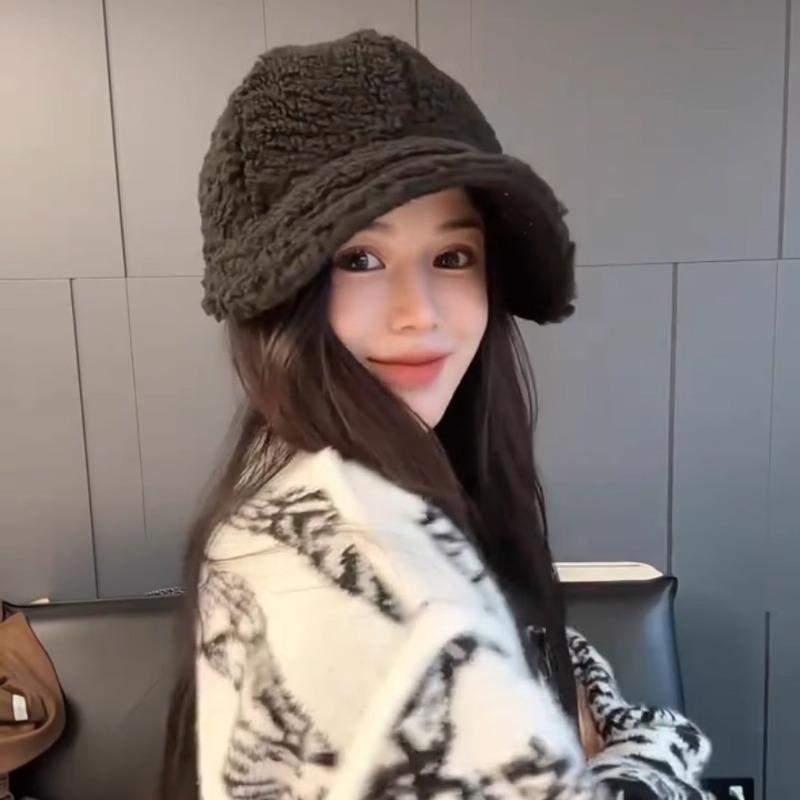 In Autumn and Winter  You Can Wear A Mask. A Fashionable Sequined Fisherman Hat Can Make Your Face Look Smaller. Wearing A Hat On Both Sides Is Trendy