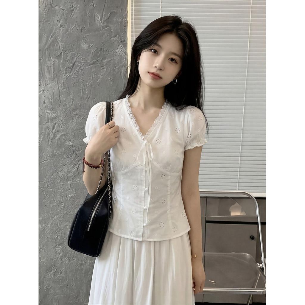 Summer New Sweet Wind Hollow Lace V-neck Short-sleeved Shirt Women's Slim and Thin Temperament Versatile Top