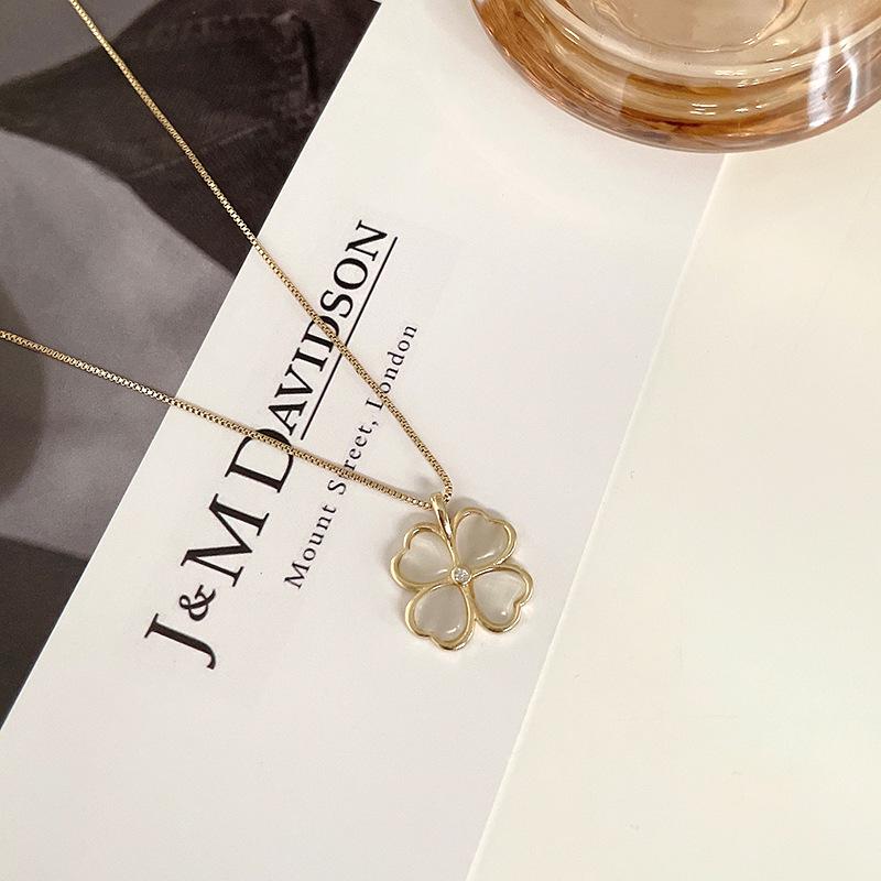 Korean Style Cat's Eye Stone Clover Heart Necklace - Minimalist Gold Clavicle Chain for Women