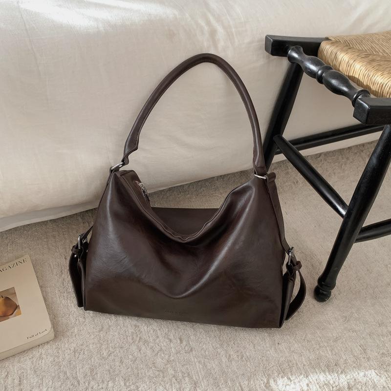 Retro bag women's large-capacity winter new casual shoulder messenger bag simple work commuter bag