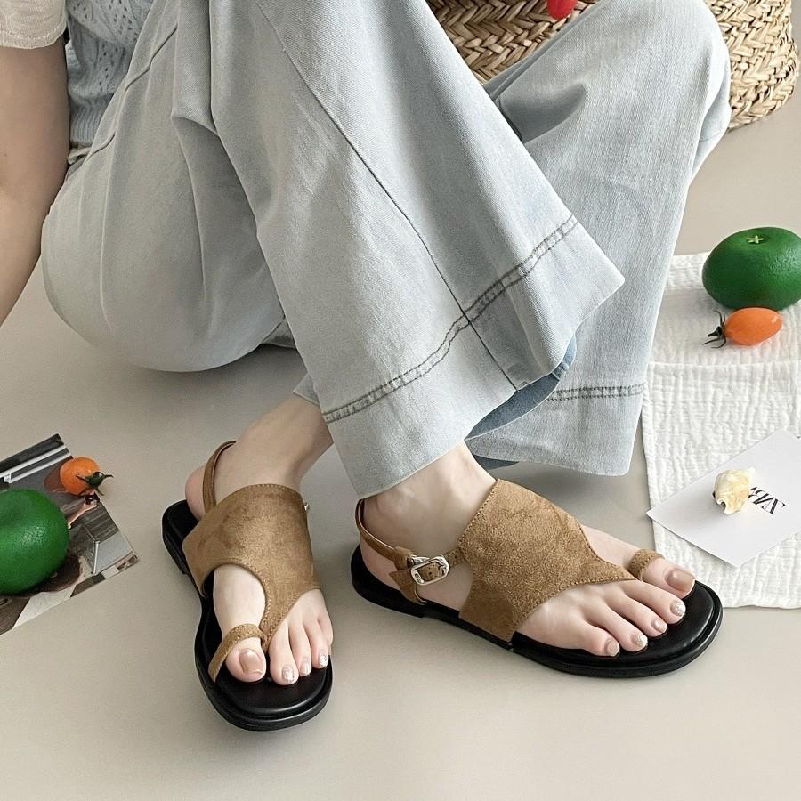 Korean version of retro toe slippers for women's summer wear 2025 new niche flat-bottomed soft-soled beach cool back strap shoes