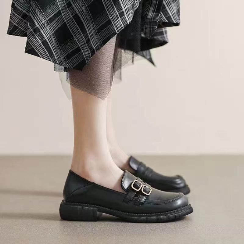 Spring and autumn new casual single shoes, one pedal and two, wearing small leather shoes, women's buckles