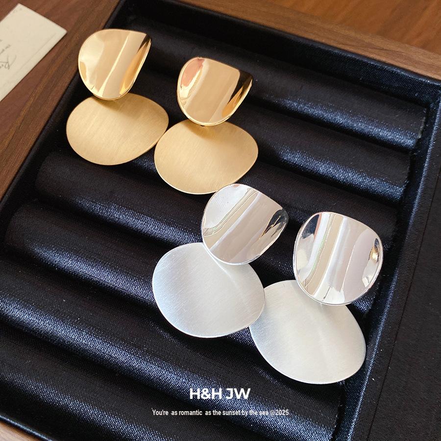Silver Needle Metal Round Brushed Stud Earrings Fashionable Retro Simple Cold Wind Earrings Light Luxury High-end Earrings