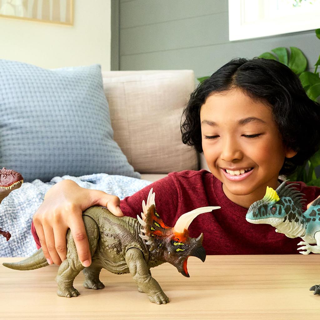 Mattel Jurassic World Light-Up & Roaring Triceratops Dinosaur Toy JKL81 - Green, Approx. 31cm, Ages 4+