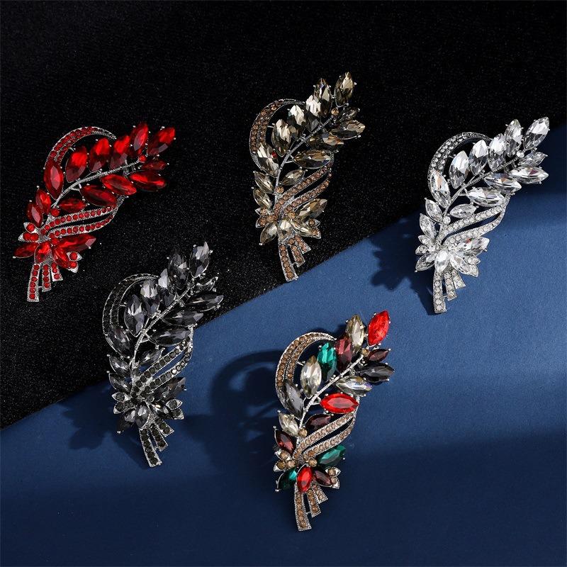 Vintage Luxe Suit Corsage: Elegant Pin for Dinner Dresses & Holiday Gifts