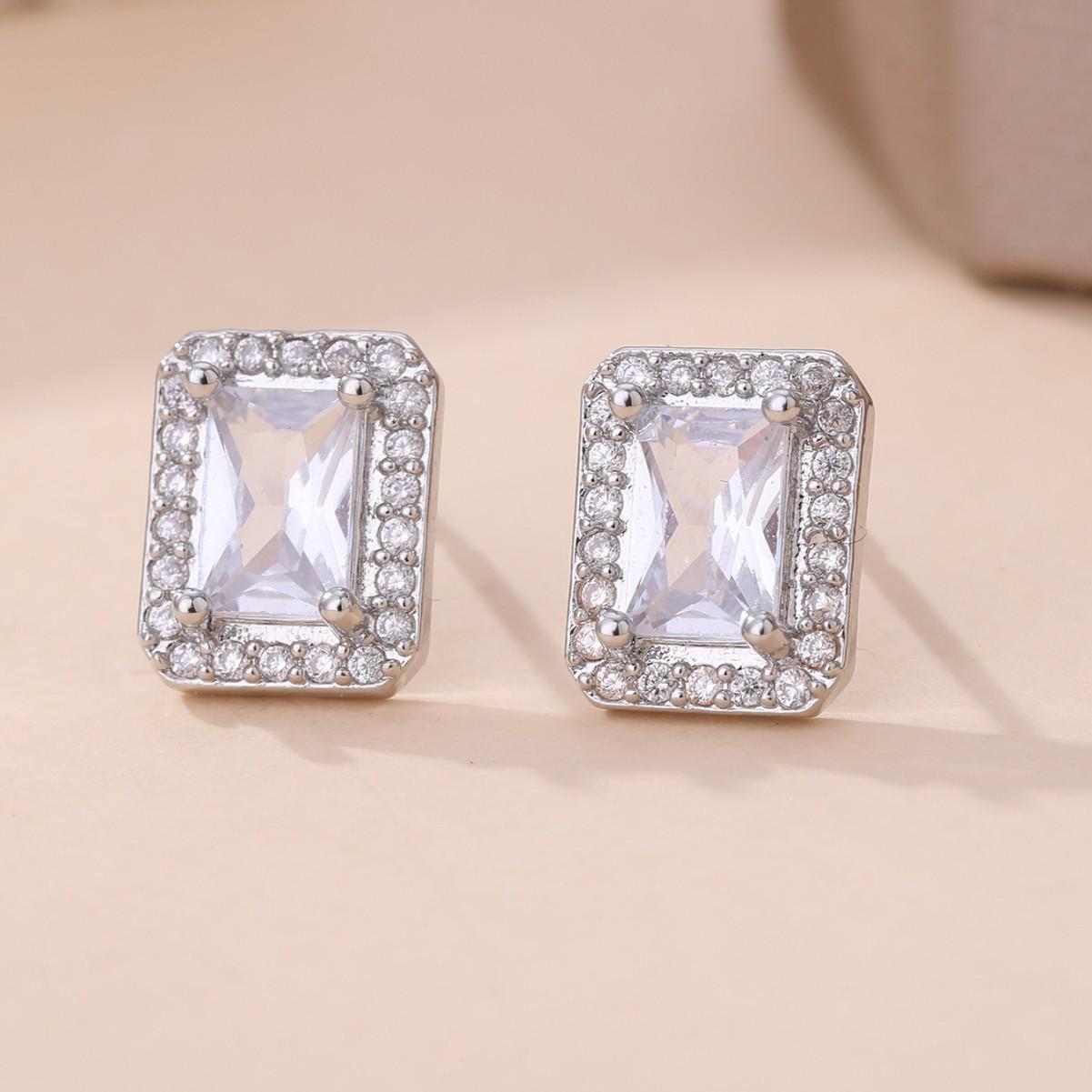 2026 French Retro Versatile Earrings: Gold-Plated Copper with Gemstone and Zirconia