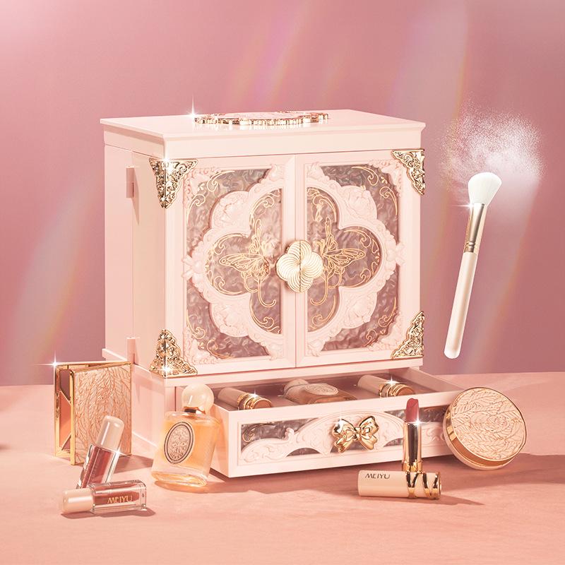 

Подарочный набор для макияжа «Любовь бабочки» на Циси для жены или девушки