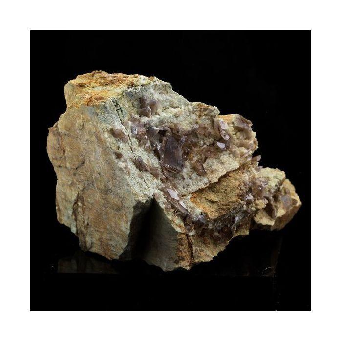 Pierres et Minéraux. Axinite. 577.5 ct. La Balme d'Auris, Bourg d'Oisans, Isère, France..