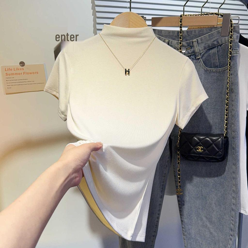 Damen 2024 Sommer Modisches Schwarzes T-Shirt: Gerippter Halbhoher Kragen, Kurze Ärmel, Reguläres Schulteransatz-Design