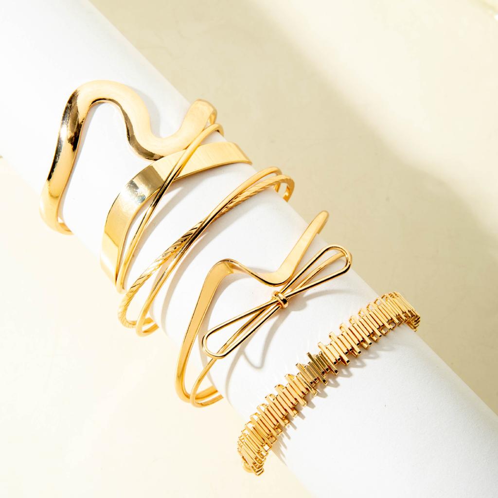 Accessories, simple geometric metal peach heart bracelet, retro glossy punk hip hop creative bracelet wholesale