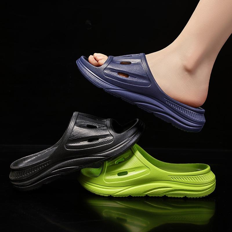 Neue Hausschuhe Herren Sommer Dicksohlige Lässige Herren Sandalen Outdoor Weichsohlige Einriemen-Hausschuhe Trendige Herren Hausschuhe