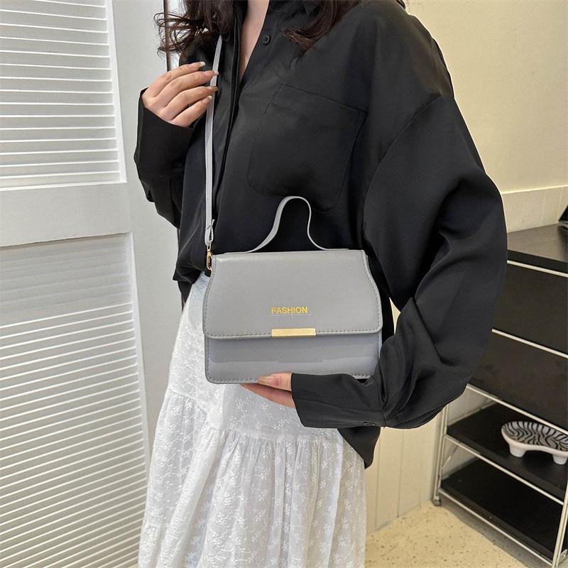 Chic Retro Womens Handbag Casual Shoulder Bag Fashionable Small Square Bag