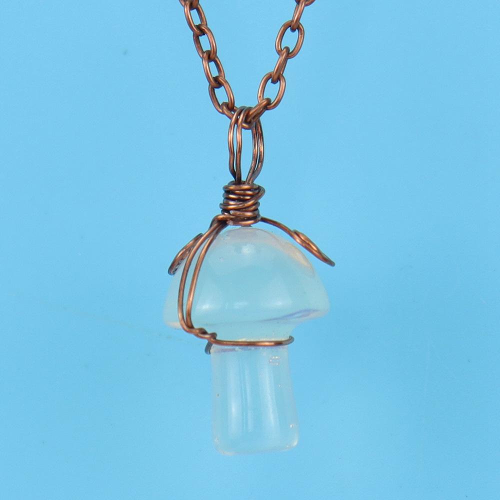 Hand-Wound Crystal Green Dongling Agate Small Mushroom Pendant Necklace Jewelry N586