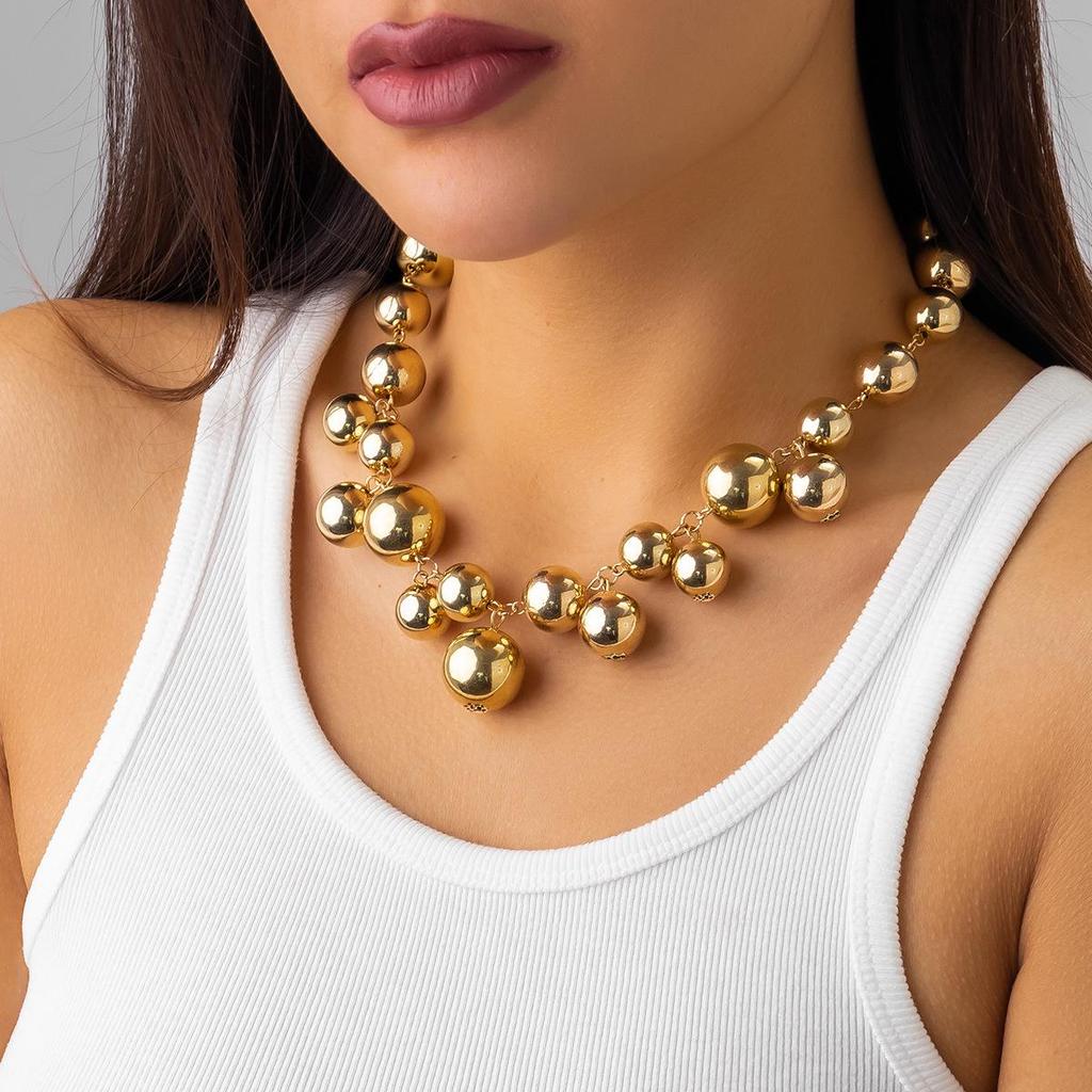 European-American Punk Choker: Oversized Bead, Imitation Pearl Necklace for Women.