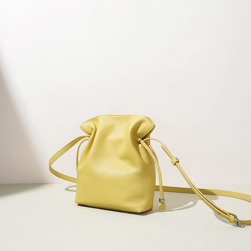 Korean version of leather drawstring cloud bag women's new versatile lucky bag mobile phone bag casual simple work commuter messenger bag