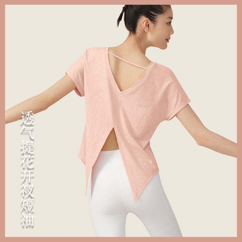 

Women s White Tie-Back Short-Sleeve Top And Light Green Athletic Shorts Set For Sporty Casual Wear S рожевий