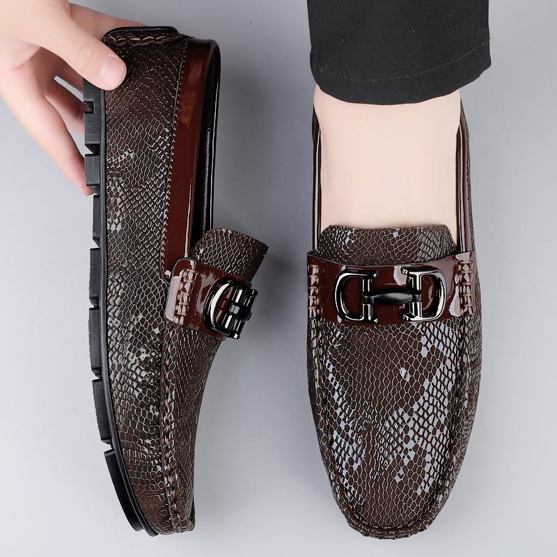 Fashion Men Luxury Comfortable Casual Slip On Non-slip Fashion Metal Buckle Decoration Bean Shoes Snake Skin Pattern Design Loafer Shoes