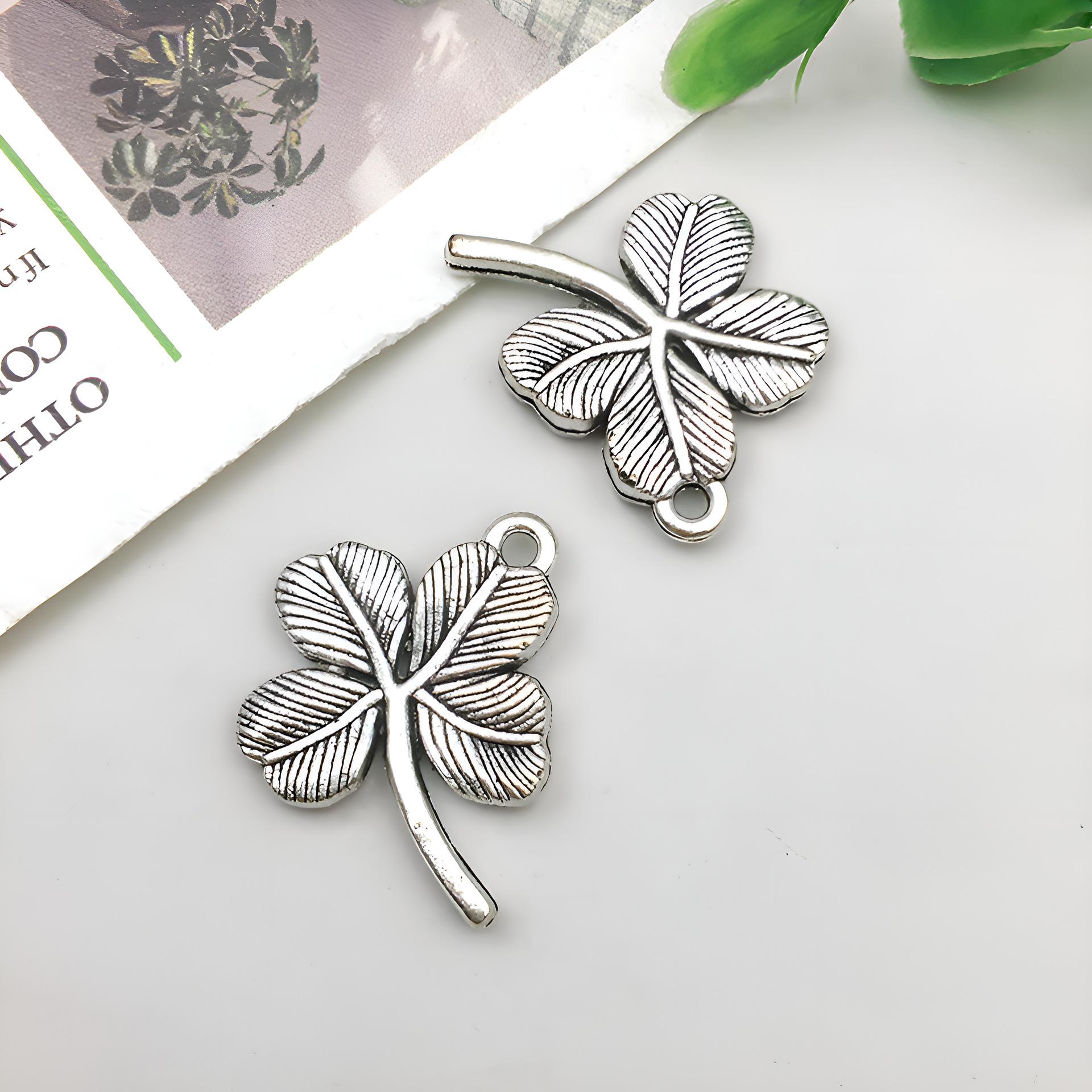 

Подвеска из антикварного серебряного сплава с четырьмя листами клевера - ювелирный аксессуар своими руками