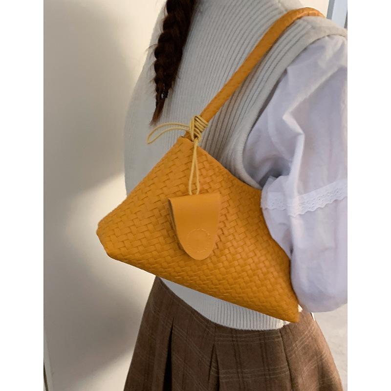 Retro woven high-end sense niche single shoulder tote bag women's 2025 new versatile large-capacity commuter underarm bag