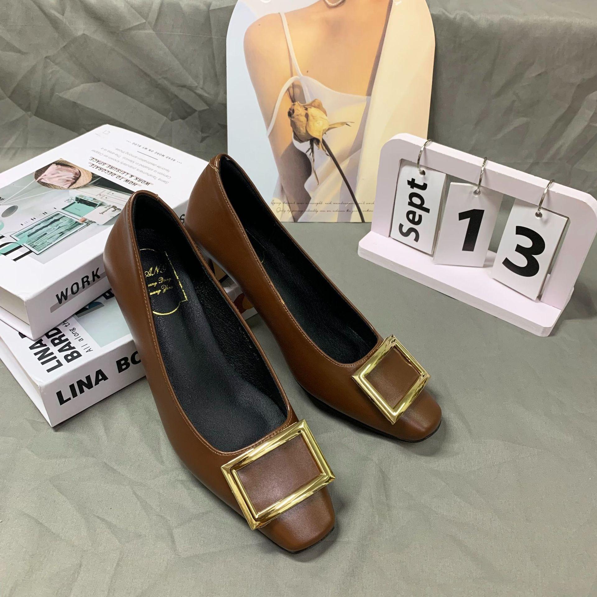 

Найди второй волосок! Модные универсальные новые туфли на каблуке-подкове, с квадратным носком и пряжкой, на толстом каблуке, темпераментные, для работы, одинарные, женские туфли на высоком каблуке 40