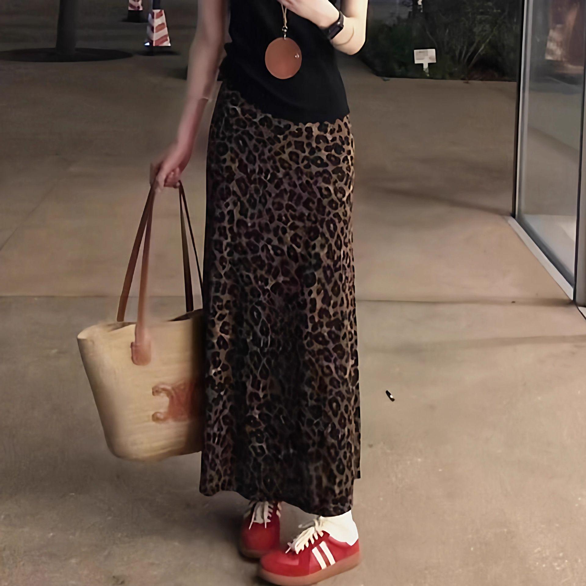 

Утягивающая юбка в ретро-стиле с леопардовым принтом и высокой талией - Осенне-зимняя коллекция M