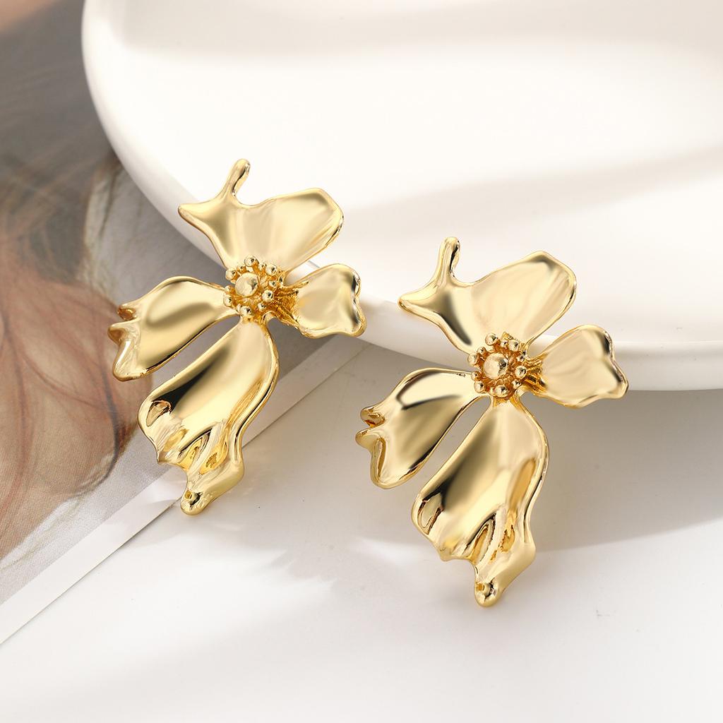 Best-selling Metal Wind Earrings Simple Temperament Exaggerated Earrings High Sense of Metal Earrings.