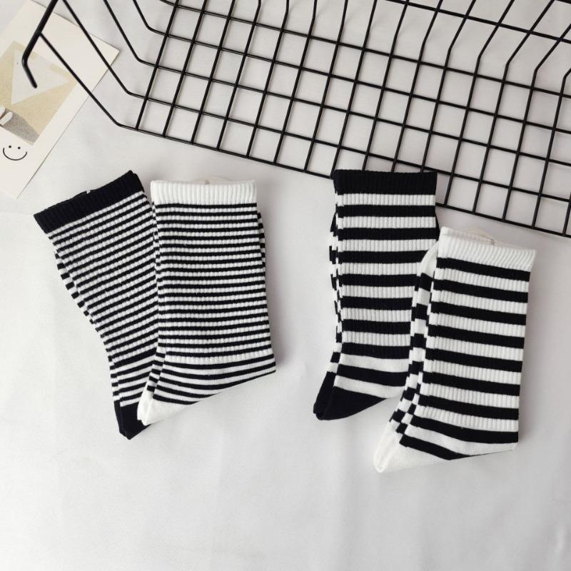 Female Spring and Autumn New Stripe Contrast Color Simple All Build Tube Socks