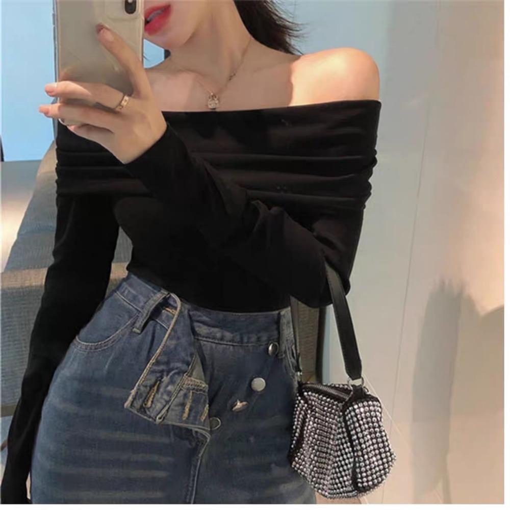 American Retro One Shoulder Long Sleeved T-shirt for Women Featuring Off the Shoulder Beauty Unique Style and Sexy Tight Fitting Base Shirt