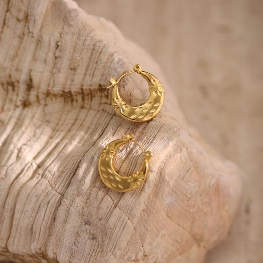 Geometric Hammered Stainless Steel Stud Earrings: Fashionable, Versatile Ear Jewelry