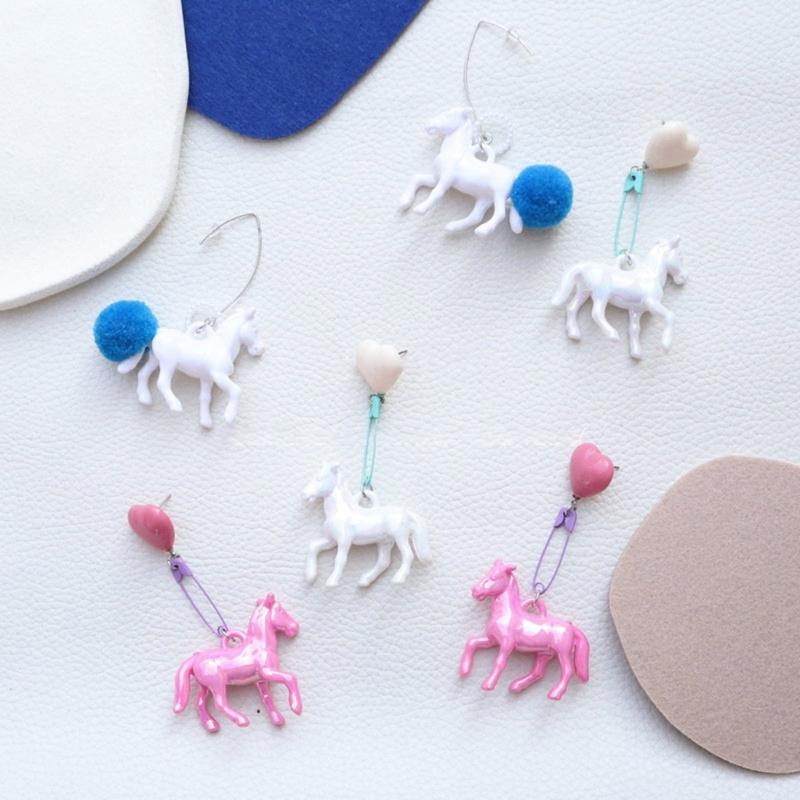 Charm Horse Heart Earrings Long Dangle Earrings Resin Texture Sweet Style Earrings for a Distinctive Fashion Statement